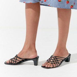 New UO Leather Knotted Everyday mid heel sandals